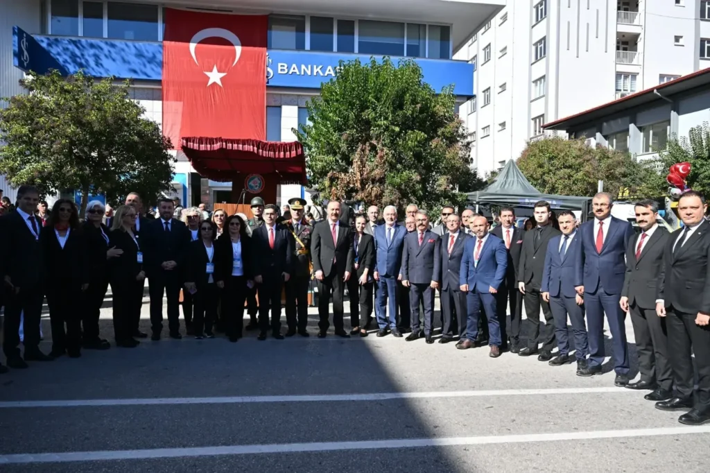 Isparta’da Cumhuriyetin 102. Yılı Gururla Kutlandı 110