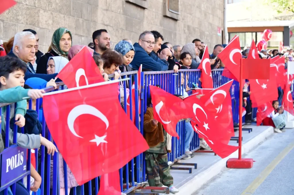 Isparta’da Cumhuriyetin 102. Yılı Gururla Kutlandı 111