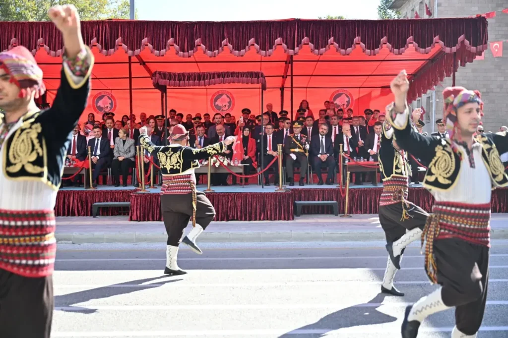 Isparta’da Cumhuriyetin 102. Yılı Gururla Kutlandı 113