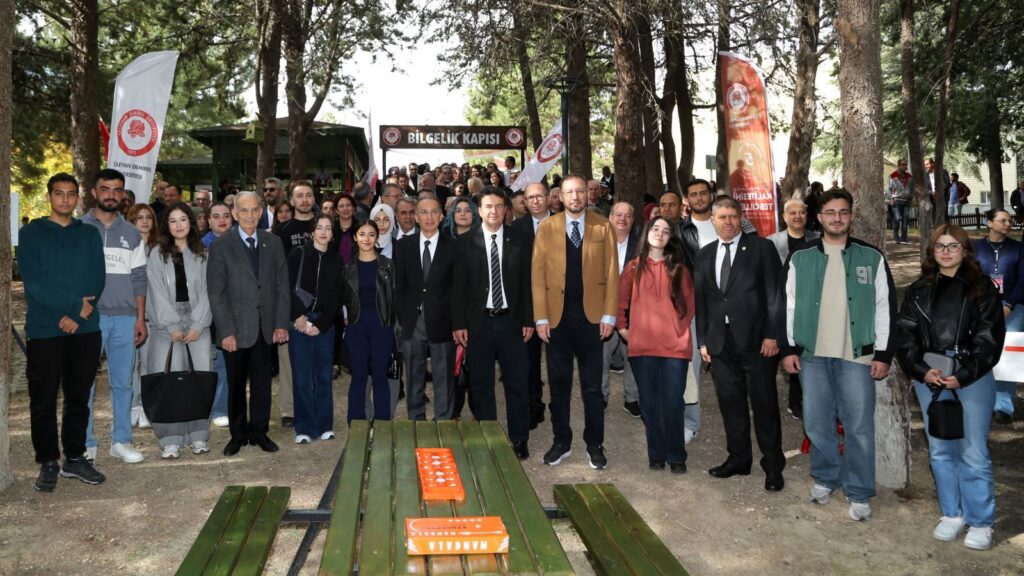 SDÜ’de “Bilgelik Kapısı” Açıldı: Eğitimde Yeni Bir Vizyonun Sembolü rektor 3