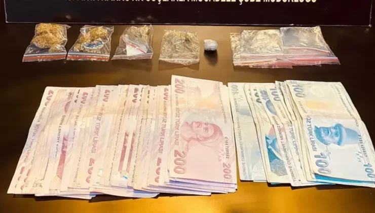 Isparta’da Uyuşturucu Operasyonu: Satışa Hazır Esrar ve Yüklü Miktarda Nakit Ele Geçirildi