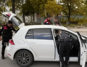 Isparta’da Narkotik Operasyonu: Şüpheli Aracında 70 Adet Sentetik Kannabinoid Ele Geçirildi