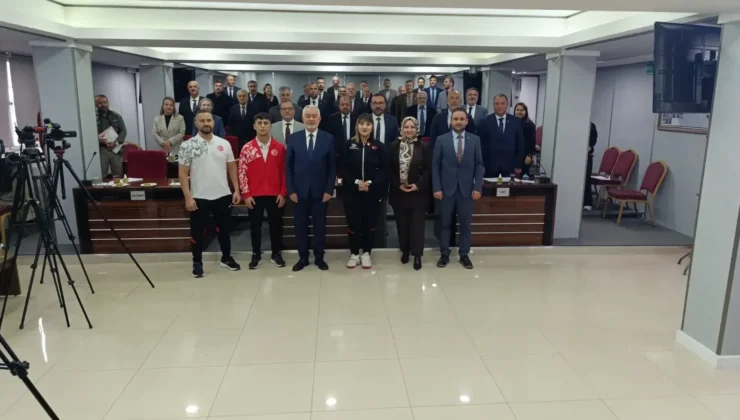 Isparta’nın Şampiyon Haltercileri Altınla Ödüllendirildi