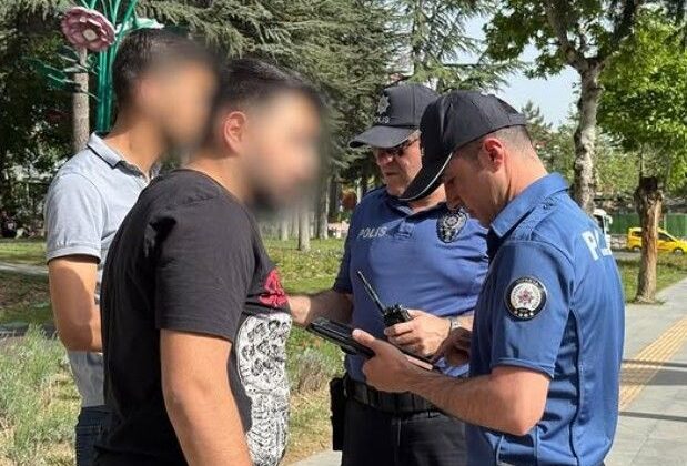 Isparta’da Güvenlik Denetimleri Sıkılaştırıldı: 26 Aranan Şahıs Yakalandı, Ruhsatsız Silah Ele Geçirildi