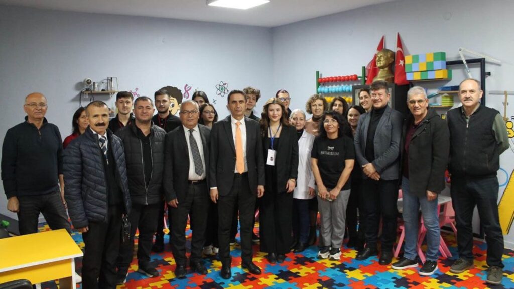 SDÜ’lü Öğrencilerden Gülbirlik İlkokuluna Eğitim Odaklı Sosyal Sorumluluk Projesi Gul birlik sorumluluk Sdu