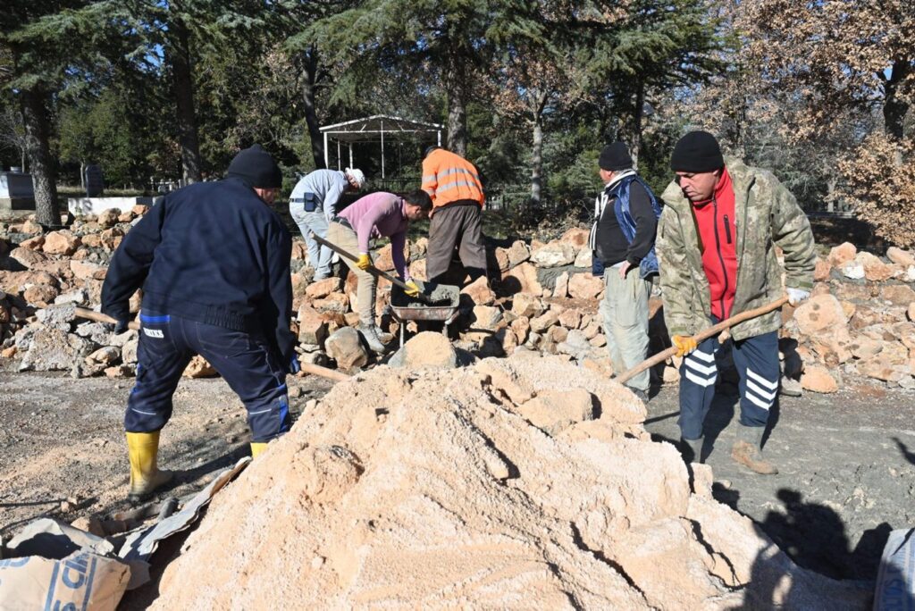Kozluca Köyü'nde Mezarlık Duvarı Yenilendi: Başkan Başdeğirmen'den Hızlı Yanıt Kozaluca Mezari 2
