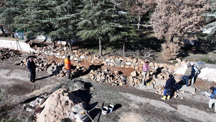 Kozluca Köyü’nde Mezarlık Duvarı Yenilendi: Başkan Başdeğirmen’den Hızlı Yanıt