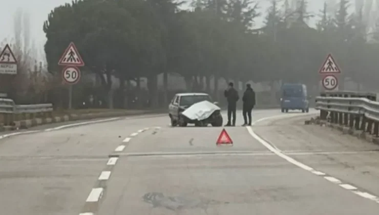 Sav’da tek taraflı trafik kazası Araç bariyerlere çarptı