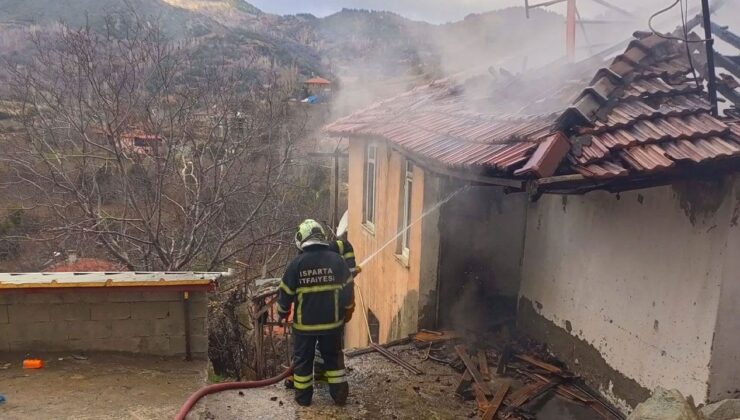 Direkli Köyü’nde Korkutan Yangın: Tek Katlı Ev Alevlere Teslim Oldu