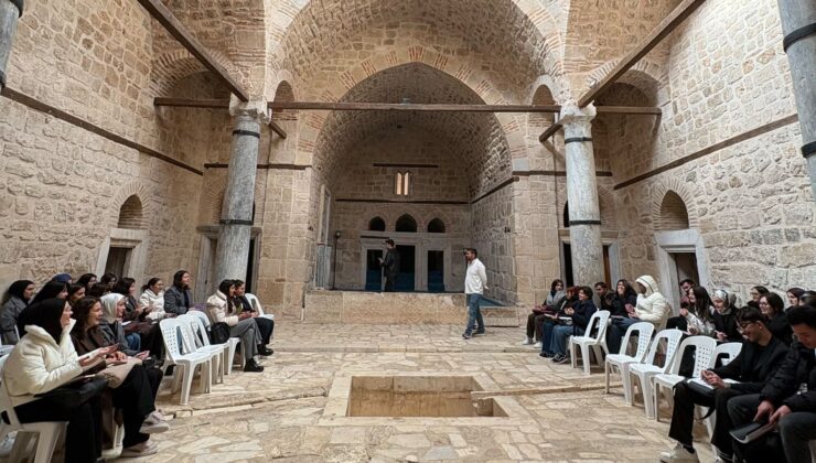 SDÜ İletişim Fakültesi Öğrencileri Tarih Yazdı: İletişime Giriş Dersi Ertokuş Medresesi’nde İşlendi
