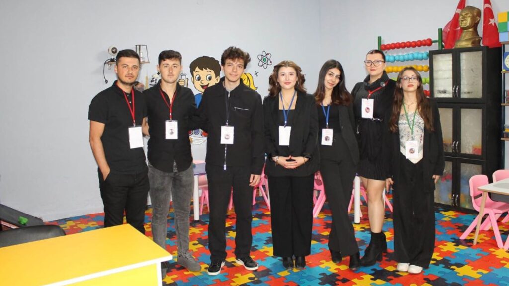 SDÜ’lü Öğrencilerden Gülbirlik İlkokuluna Eğitim Odaklı Sosyal Sorumluluk Projesi g32