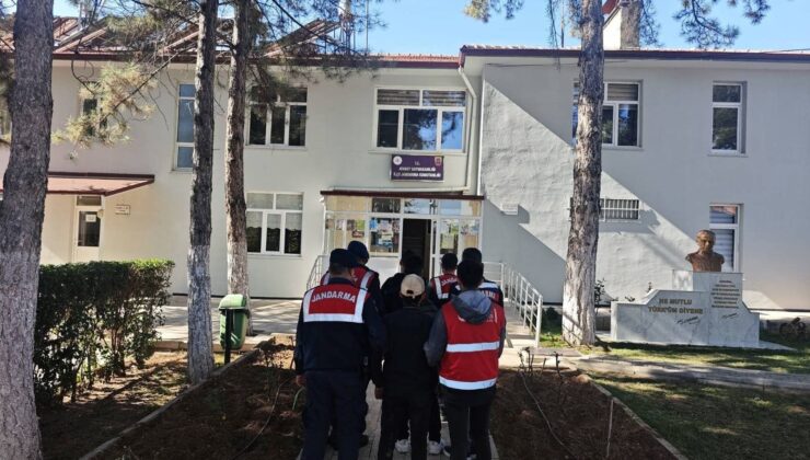 Isparta’da Jandarmadan Göçmen Kaçakçılığına Darbe: 5 Gözaltı