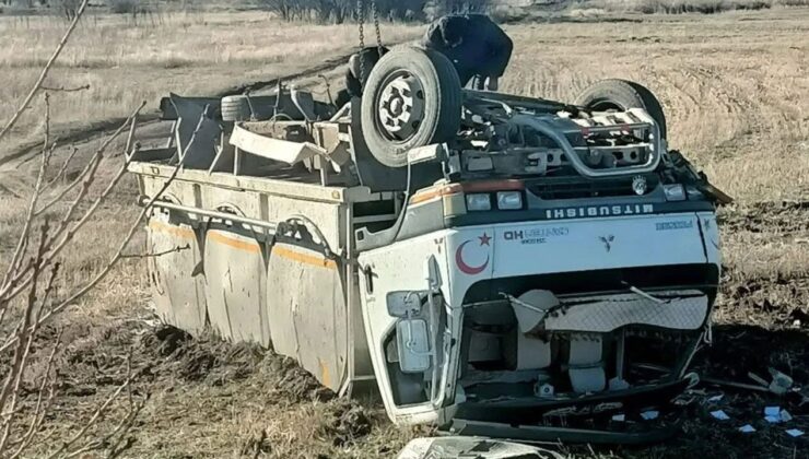 Şarkikaraağaç’ta Kamyonet Refüje Devrildi: Kazada Bir Kişi Yaralandı