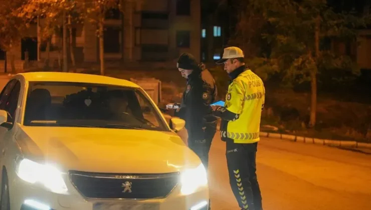 Isparta’da polis ekipleri, abartı egzoz ve modifiye araçlara yönelik denetimlerine devam ediyor.