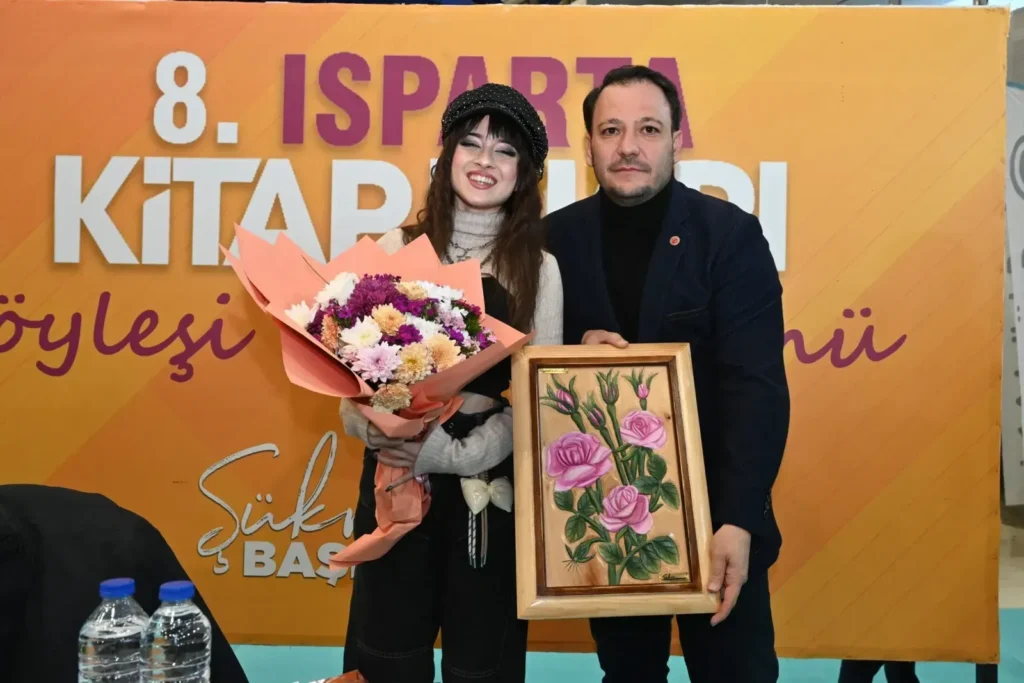 8. Isparta Kitap Fuarı’nda Melis Fis rüzgârı melis fis