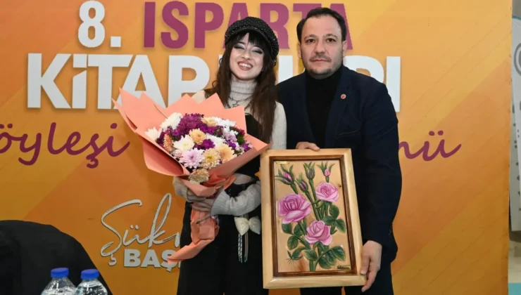 8. Isparta Kitap Fuarı’nda Melis Fis rüzgârı