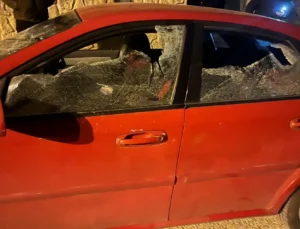 Yalvaç Devlet Hastanesi Bahçesinde Çirkin Saldırı: Personel Araçları Hedef Alındı