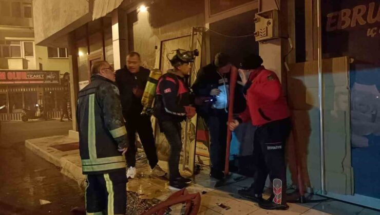 Isparta’da iç giyim mağazasında çıkan yangın itfaiye ekiplerince söndürüldü