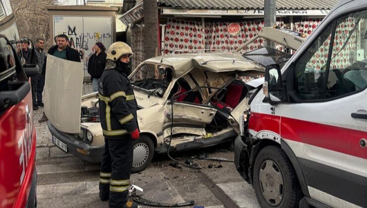 Isparta’da Ambulans ve Otomobil Çarpıştı: Araçta Sıkışan Yaralılar İtfaiye Tarafından Kurtarıldı