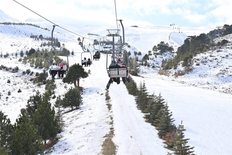Ücretsiz seferlerle Davraz’a gittiler, karın keyfini çıkardılar. Başkan Başdeğirmen'den Sömestir Jesti Isparta Belediyesi Ucretsiz Davraz Kayak Merkezi Otobus Seferi 4