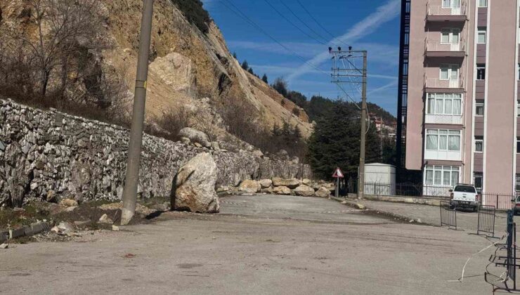 Eğirdir’de Dev Kayalar Yerinden Oynadı: AFAD İmaret Mahallesi’nde Teyakkuzda