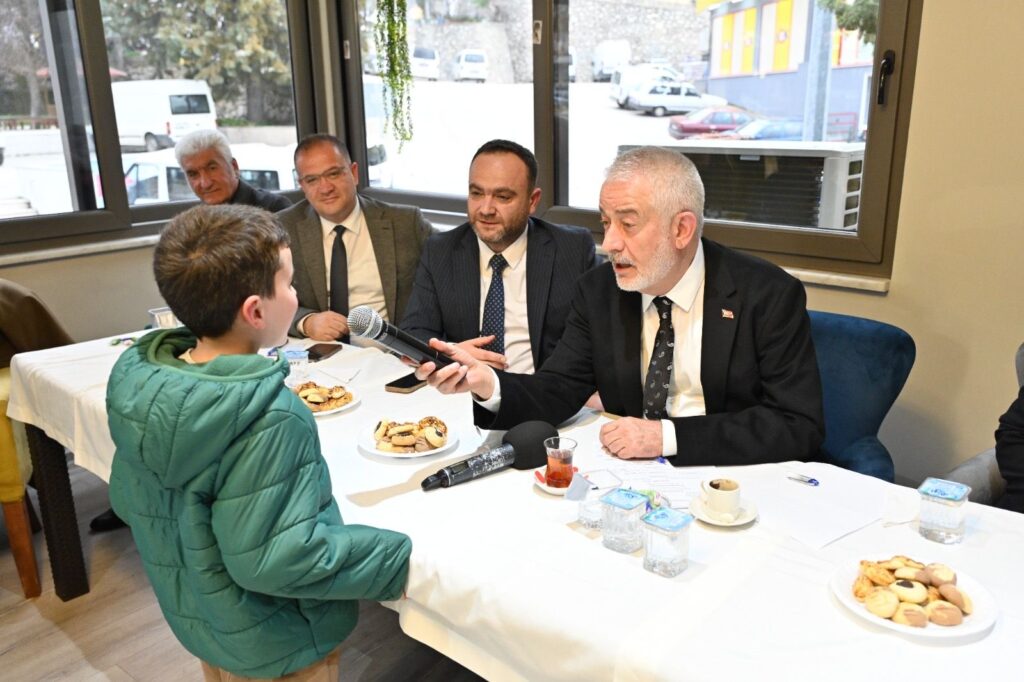 Sütçüler’de Başdeğirmen Sevgisi: "O Bizim Hem Başkanımız Hem Abimiz" Basdegirmen Sutculerde 3