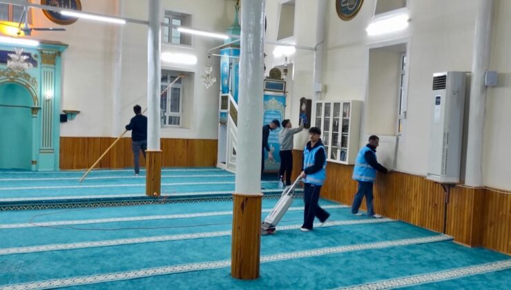 Isparta’da Gençlerin Örnek Dayanışması: Ağa Camii İmece Usulü Temizlendi