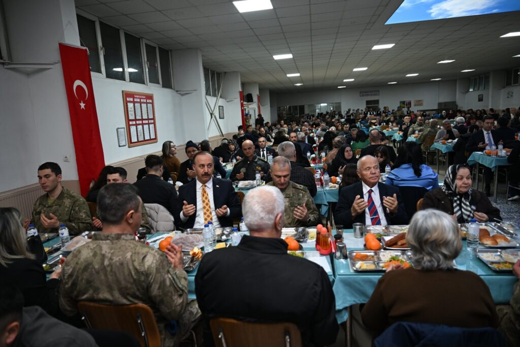 Isparta 40’ıncı Komando Tugayı’nda İftar: Kahramanlar ve Emanetleri Buluştu Isparta Askeriye Abdullah ERIN 2