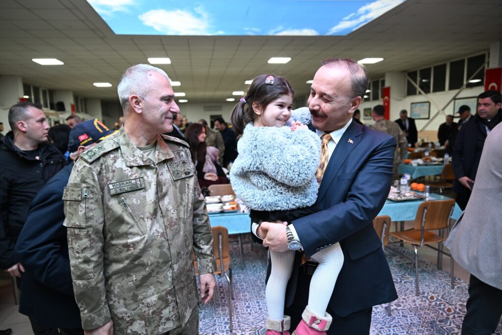 Isparta 40’ıncı Komando Tugayı’nda İftar: Kahramanlar ve Emanetleri Buluştu Isparta Askeriye Abdullah ERIN 3