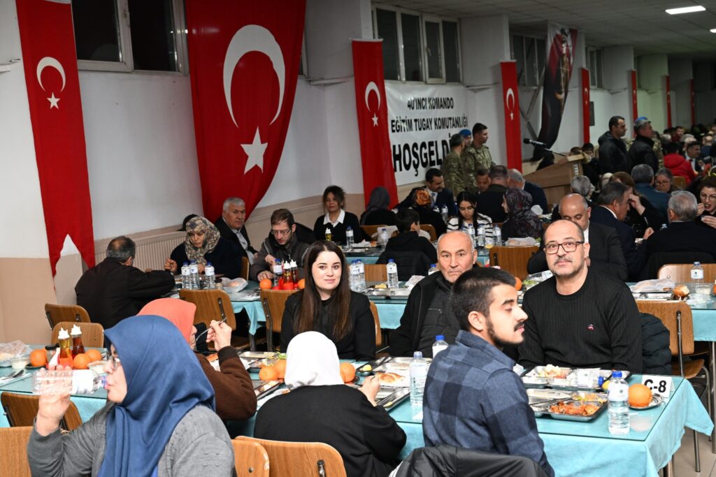 Isparta 40’ıncı Komando Tugayı’nda İftar: Kahramanlar ve Emanetleri Buluştu Isparta Askeriye Abdullah ERIN 7