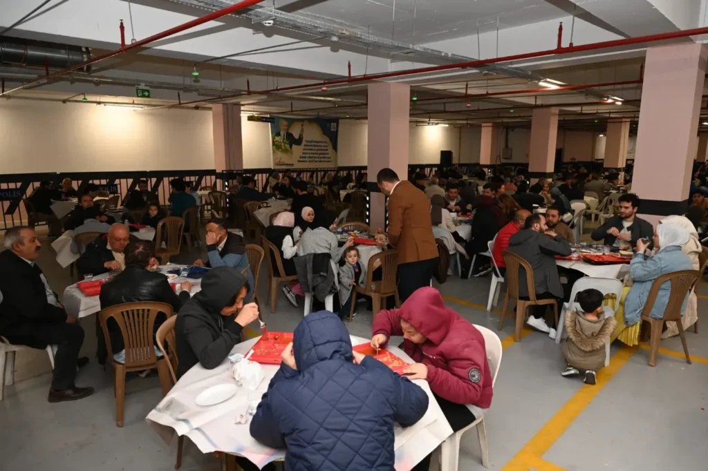 Isparta’nın Kalbi Ramazan İçin Atıyor: Cami Meydanları ve Caddeler Süslendi Isparta Ramazan Geceleri 11