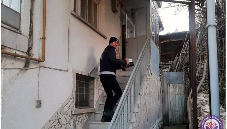 Keçiborlu’da Dayanışma Ruhu: Belediye Sofrasına Gelemeyenin Kapısına Gidiyor