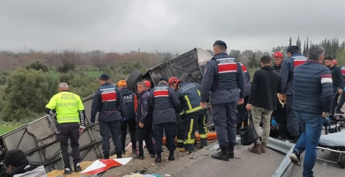 Döşemealtı Mevkiinde Otobüs Kazası: Katliam Gibi Kazada 8 Kişi Can Verdi