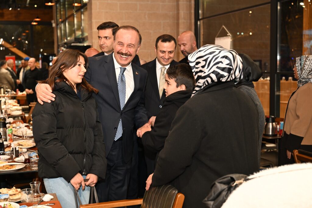 Isparta’nın Şefkat Sofrası: Vali Erin Koruyucu Ailelerle İftarda Buluştu Koruyucu Aileler Isparta 2