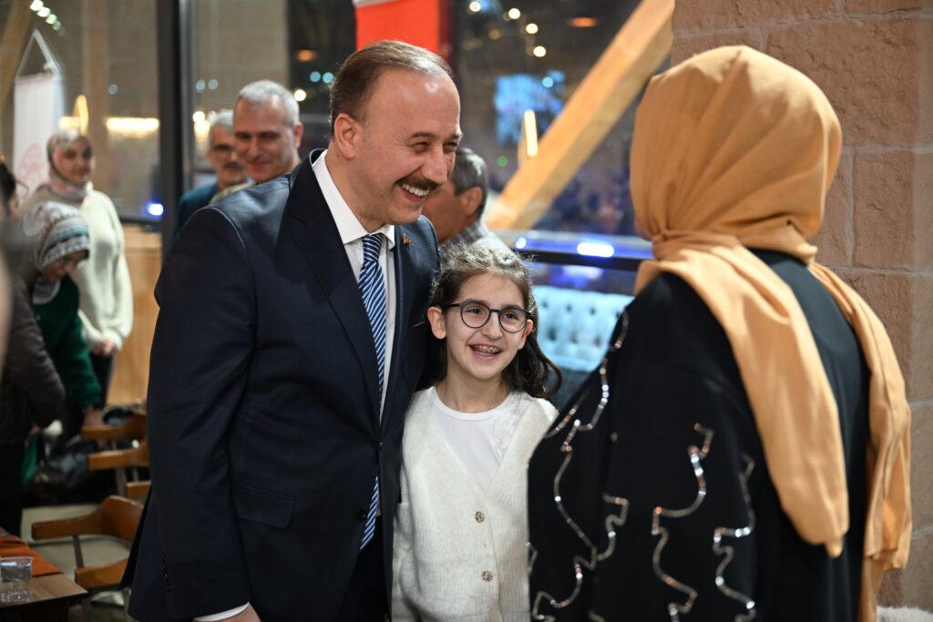 Isparta’nın Şefkat Sofrası: Vali Erin Koruyucu Ailelerle İftarda Buluştu Koruyucu Aileler Isparta 7