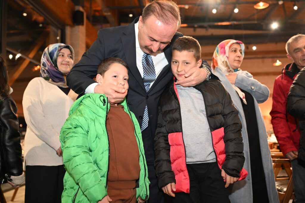 Isparta’nın Şefkat Sofrası: Vali Erin Koruyucu Ailelerle İftarda Buluştu Koruyucu Aileler Isparta 9