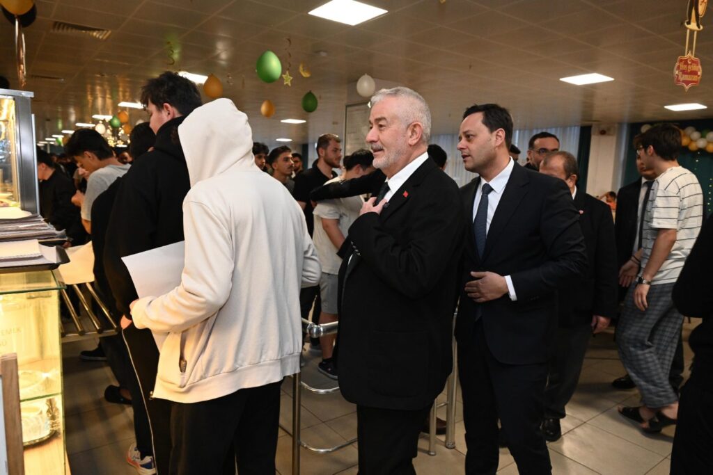Başkan Başdeğirmen’den KYK Yurdu’na Sürpriz Ziyaret: Gençlerle İftar Açtı Kyk Baskan Iftar 2