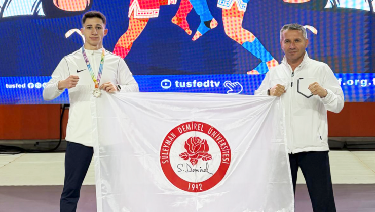 SDÜ’lü Burak Çümen Ringden Gümüşle Döndü: Muay Thai’de Türkiye İkinciliği!