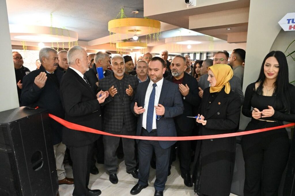 Sütçüler’in Yeni Sosyal Tesisi Açıldı: Başdeğirmen ve Yurdabak Kurdele Kesti Sukru Basdegirmen Sutculer 4