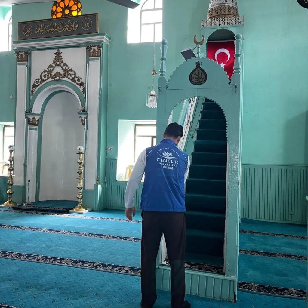 Ecdad Mirası Gençlere Emanet: Yalvaç’ta Tarihi Camide Temizlik Seferberliği Yalvac Genclerinden Ecdat yadigarina vefaa 3