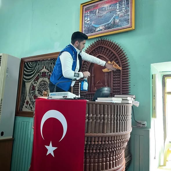 Ecdad Mirası Gençlere Emanet: Yalvaç’ta Tarihi Camide Temizlik Seferberliği Yalvac Genclerinden Ecdat yadigarina vefaa 5