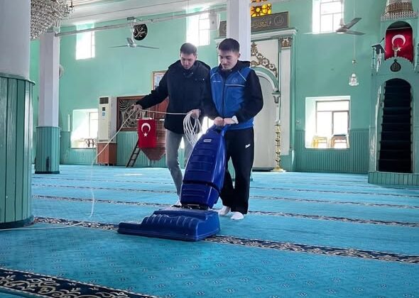 Ecdad Mirası Gençlere Emanet: Yalvaç’ta Tarihi Camide Temizlik Seferberliği