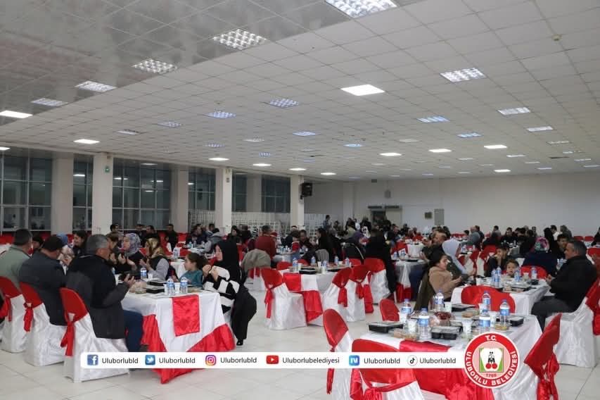 Uluborlu'da Büyük İftar Buluşması: Başkan Bakır Personeliyle Buluştu Baskan Bulustu 3