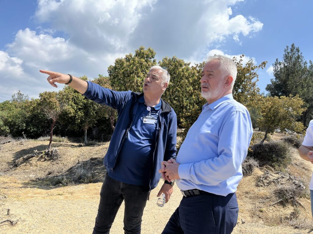 Başdeğirmen Ailesi Şehitlik Abidesi’nde: "Kefensiz Yatanların İzindeyiz" Baskan ve Esi Canakkalede 2