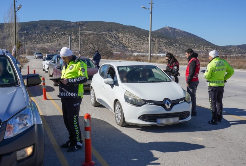 Isparta’da Emniyetten Kuş Uçurtmayan Denetim: 5 Noktada Şok Uygulama Denetim Isparta 3