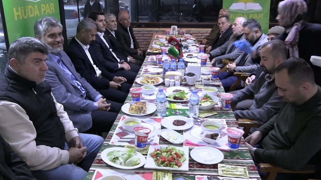 Kardeşlik Sofrasında Buluşma: HÜDA PAR Isparta'da Sivil Toplum ve Siyaset Bir Arada Hudapar Isparta Iftar 2
