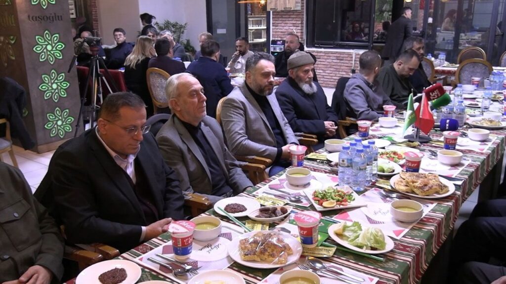 Kardeşlik Sofrasında Buluşma: HÜDA PAR Isparta'da Sivil Toplum ve Siyaset Bir Arada Hudapar Isparta Iftar 3