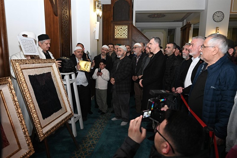 Başkan Başdeğirmen Vatandaşlarla Sahurda Buluştu: Bin Aydan Hayırlı Gece İhya Edildi Isparta Belediye Baskani Sukru Basdegirmen Kadir Gecesinde Vatandasla Bulustu5