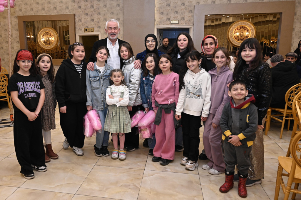 Sidre Mahallesi'nde 12 Yıllık Gelenek: Şükrü Başdeğirmen Çocuklarla İftarda Buluştu Isparta Belediye Baskani Sukru Basdegirmen Sidre Mahallesi Geleneksel Cocuk Iftarinda Miniklerle Bulustu