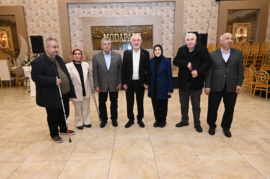 Sidre Mahallesi'nde 12 Yıllık Gelenek: Şükrü Başdeğirmen Çocuklarla İftarda Buluştu Isparta Belediye Baskani Sukru Basdegirmen Sidre Mahallesi Geleneksel Cocuk Iftarinda Miniklerle Bulustu3
